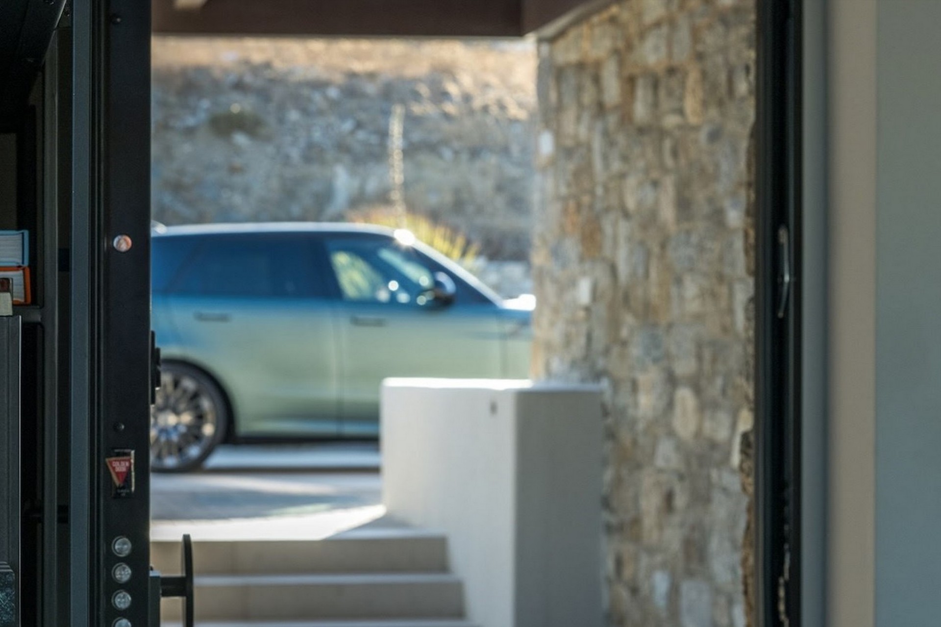 Τα δύο SUV που αγοράζουν οι πλούσιοι Έλληνες – Κοστίζουν πάνω από 150.000 ευρώ