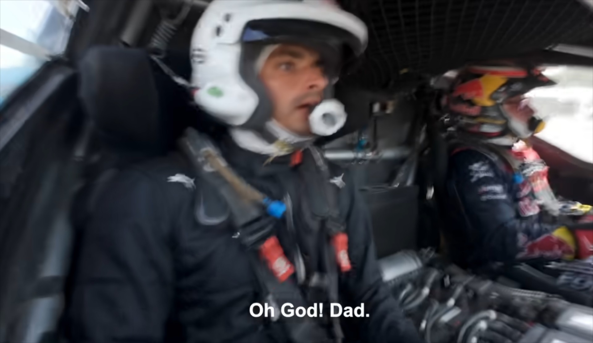 Ο μπαμπάς δεν σηκώνει το πόδι από το γκάζι – Δείτε τι έπαθε ο γιος [video]