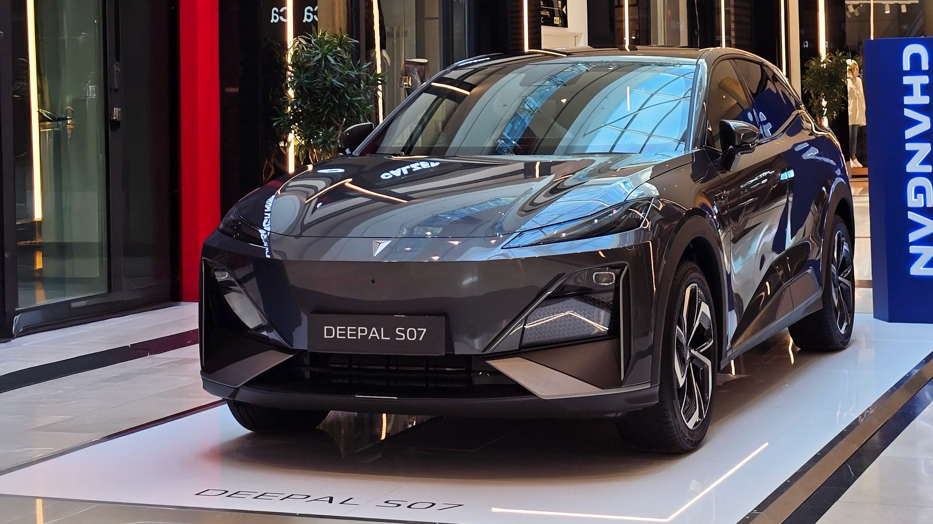 Αυτό είναι το νέο εντυπωσιακό SUV που μπήκε στο Golden Hall