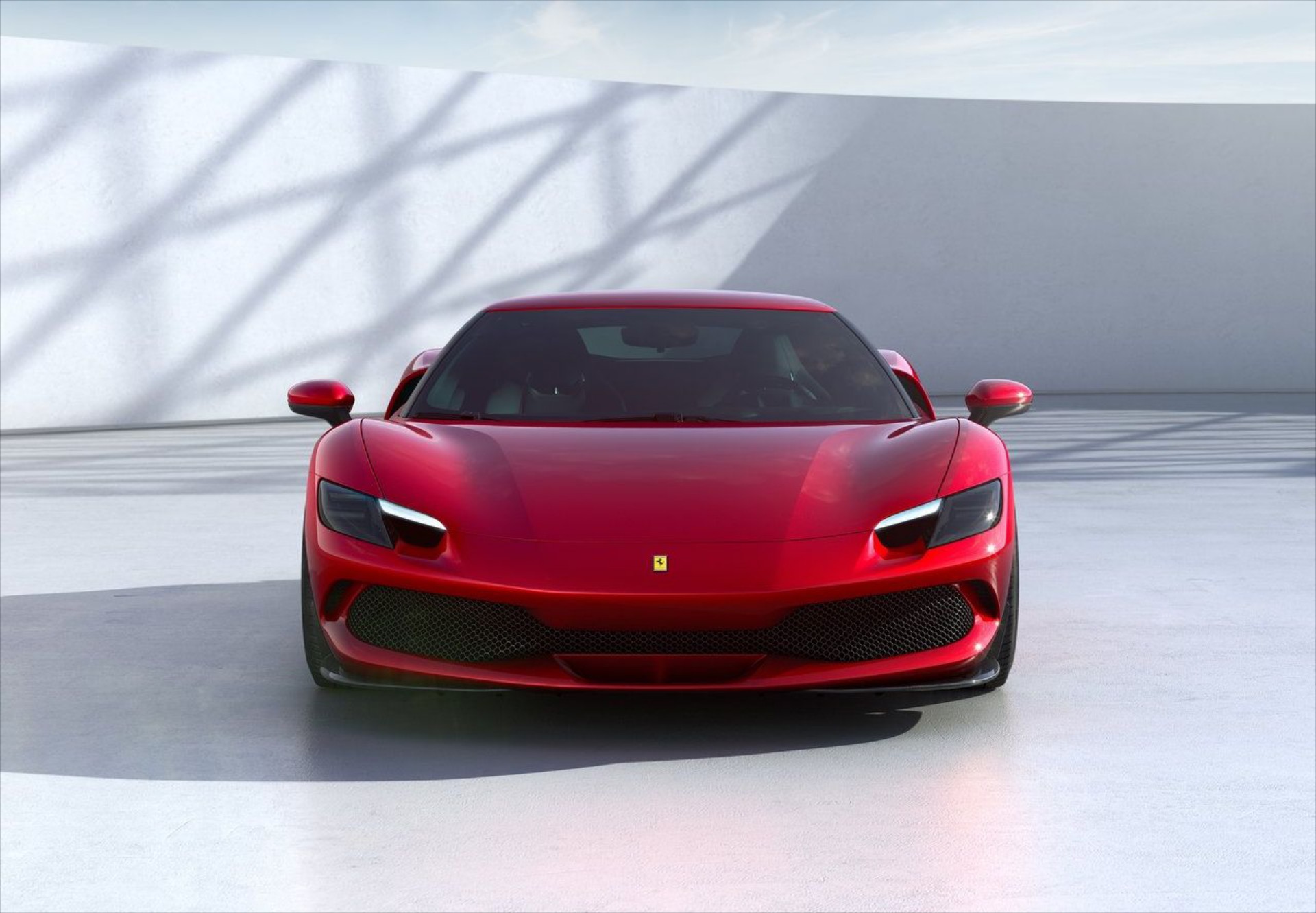 H Ferrari ζήτησε από 6 πελάτες να σταματήσουν να οδηγούν τα αυτοκίνητά της