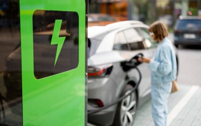 Έρχεται φόρος ανά χιλιόμετρο στα ηλεκτρικά αυτοκίνητα – Η χώρα που θα το εφαρμόσει άμεσα