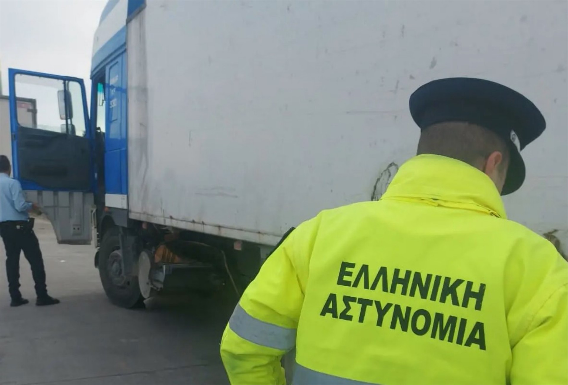 Πρόστιμο 2.200 ευρώ και φυλάκιση σε οδηγό φορτηγού – Δείτε τι έκανε σε επαρχιακό δρόμο 