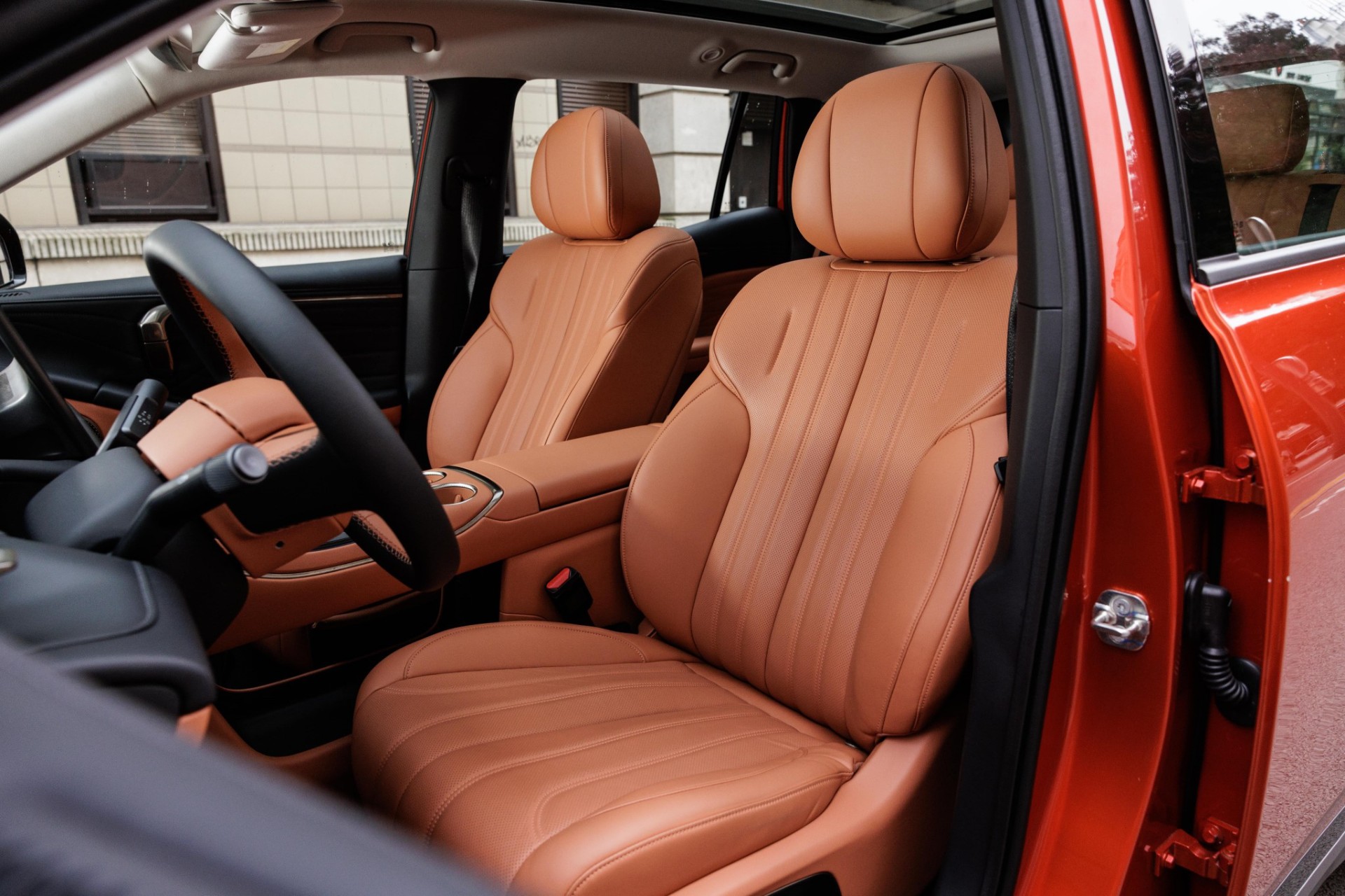 Ολοκαίνουριο SUV με ψυγείο στην καμπίνα! Μόλις ήρθε στην Ελλάδα από την εταιρεία της Toyota