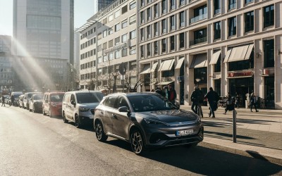 Στην Ελλάδα οι «κρυφοί» φορτιστές για όσους δεν διαθέτουν parking – Πότε θα μπουν οι πρώτοι;