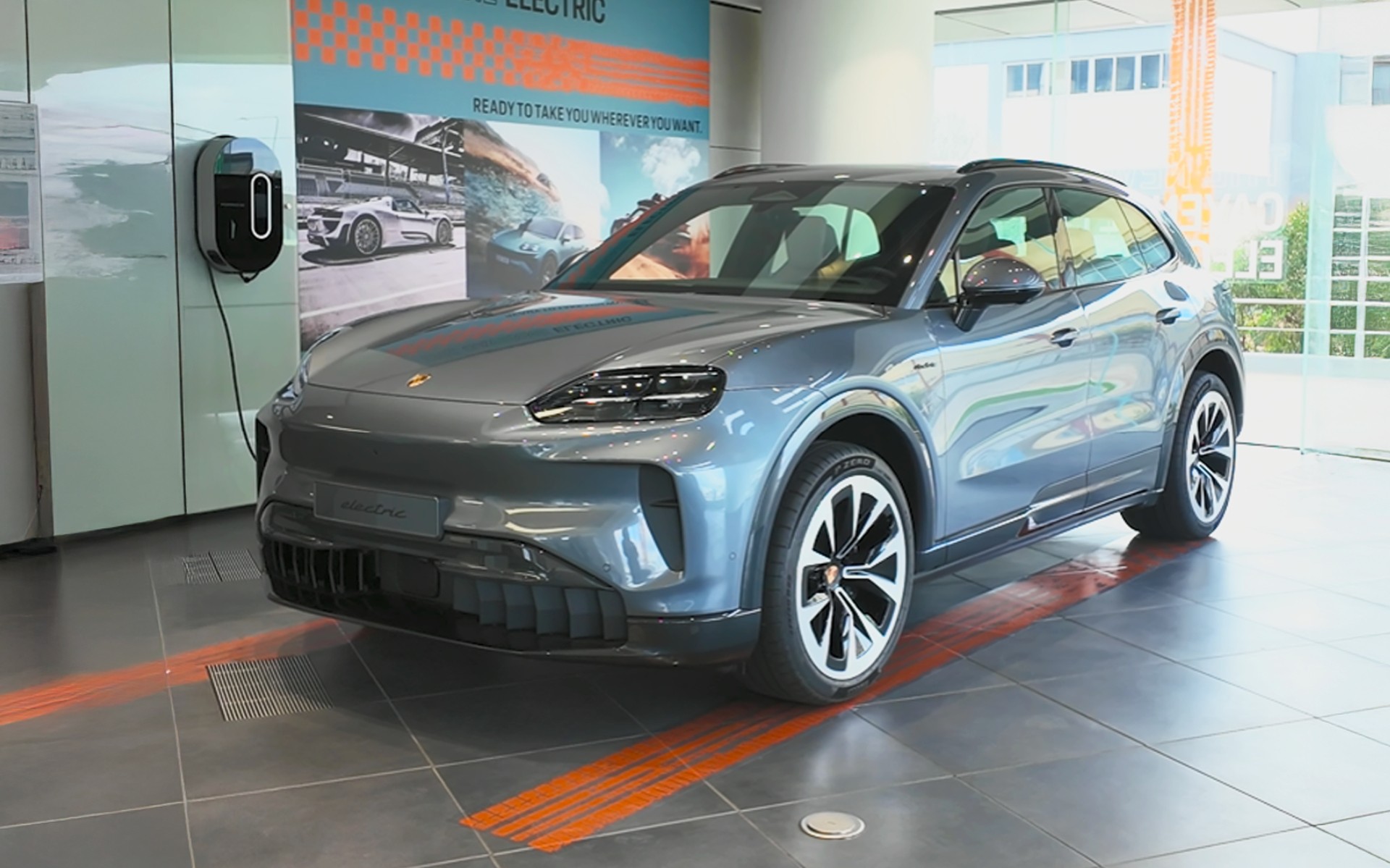 Στην Ελλάδα η νέα Porsche Cayenne Electric! [video]