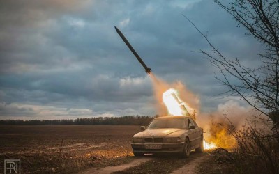 Ουκρανοί μετέτρεψαν σε άρμα εκτόξευσης πυραύλων μια BMW Σειρά 7