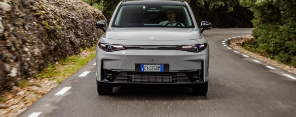 Δοκιμή Leapmotor C10 REEV: Υβριδικό με ηλεκτρικό στυλ