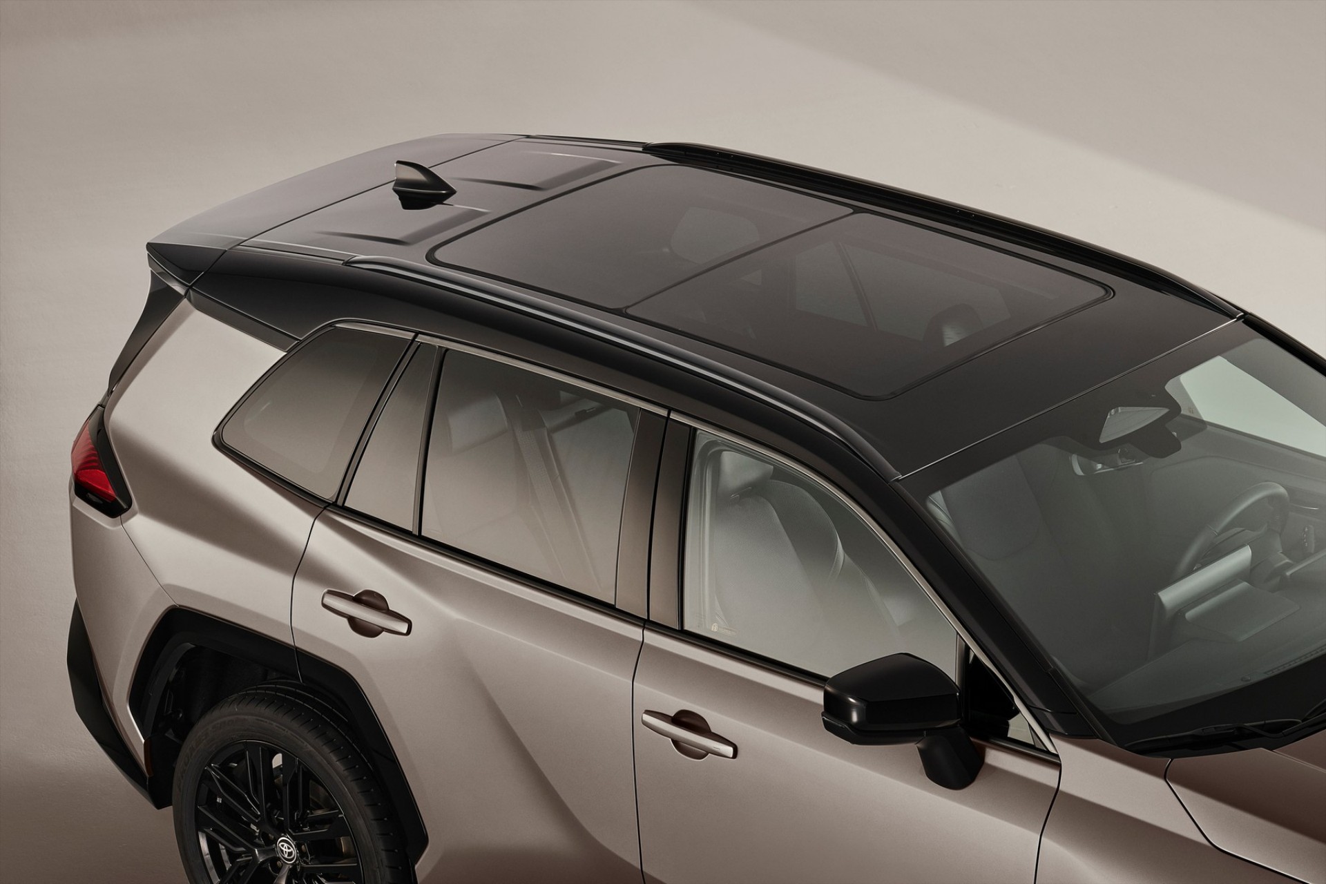 Ο βασιλιάς των SUV – Η Toyota το πουλάει στην Ελλάδα από 484 ευρώ το μήνα 