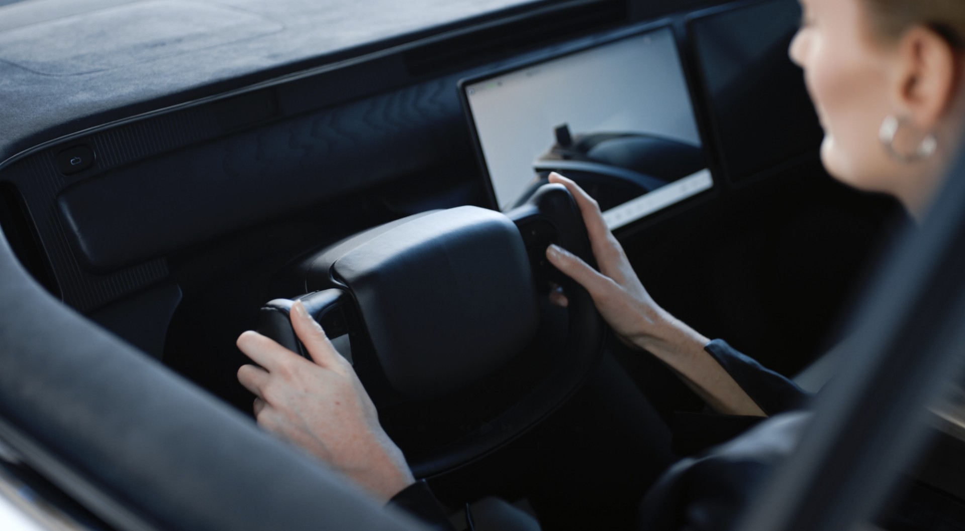 Το πρώτο αυτοκίνητο με τιμόνι που εξαφανίζεται – Δεν είναι από την Κίνα