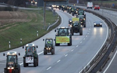 Επιτρέπονται τα τρακτέρ στην εθνική οδό; Τι λέει ο ΚΟΚ 
