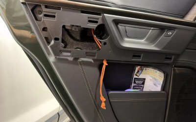 Οδηγοί βάζουν κορδόνια στις πόρτες των αυτοκινήτων - Ο απίστευτος λόγος