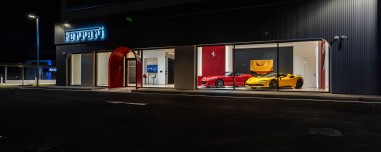 H Ferrari επέστρεψε στην Ελλάδα - Αυτό είναι το εντυπωσιακό κατάστημα! 