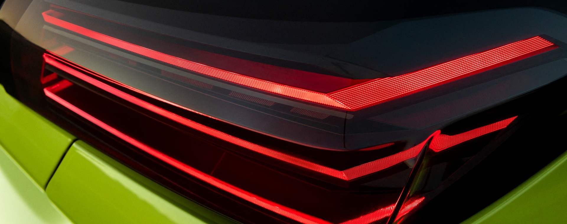 Το αυτόματο υβριδικό στιλάτο Peugeot που έχει τα πάντα σε τιμή 21.500 ευρώ - Και δεν πληρώνει τέλη κυκλοφορίας! 