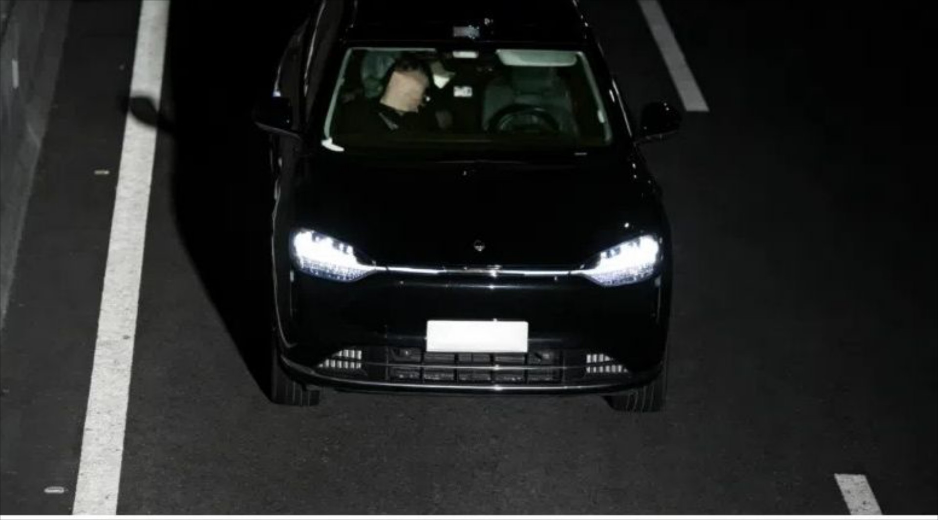 Μεθυσμένος οδηγός έπεσε για ύπνο στο δίπλα κάθισμα– Το όχημα κινούνταν κανονικά 