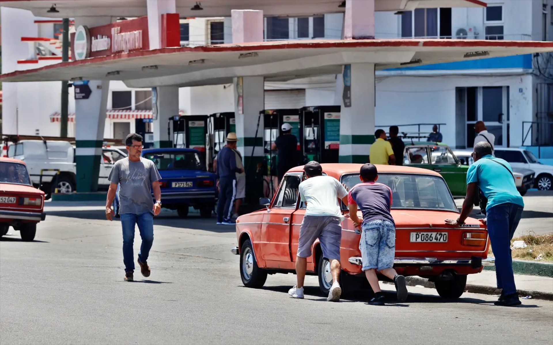 Στην Κούβα κυκλοφορούν μόνο ηλεκτρικά – Γιατί;