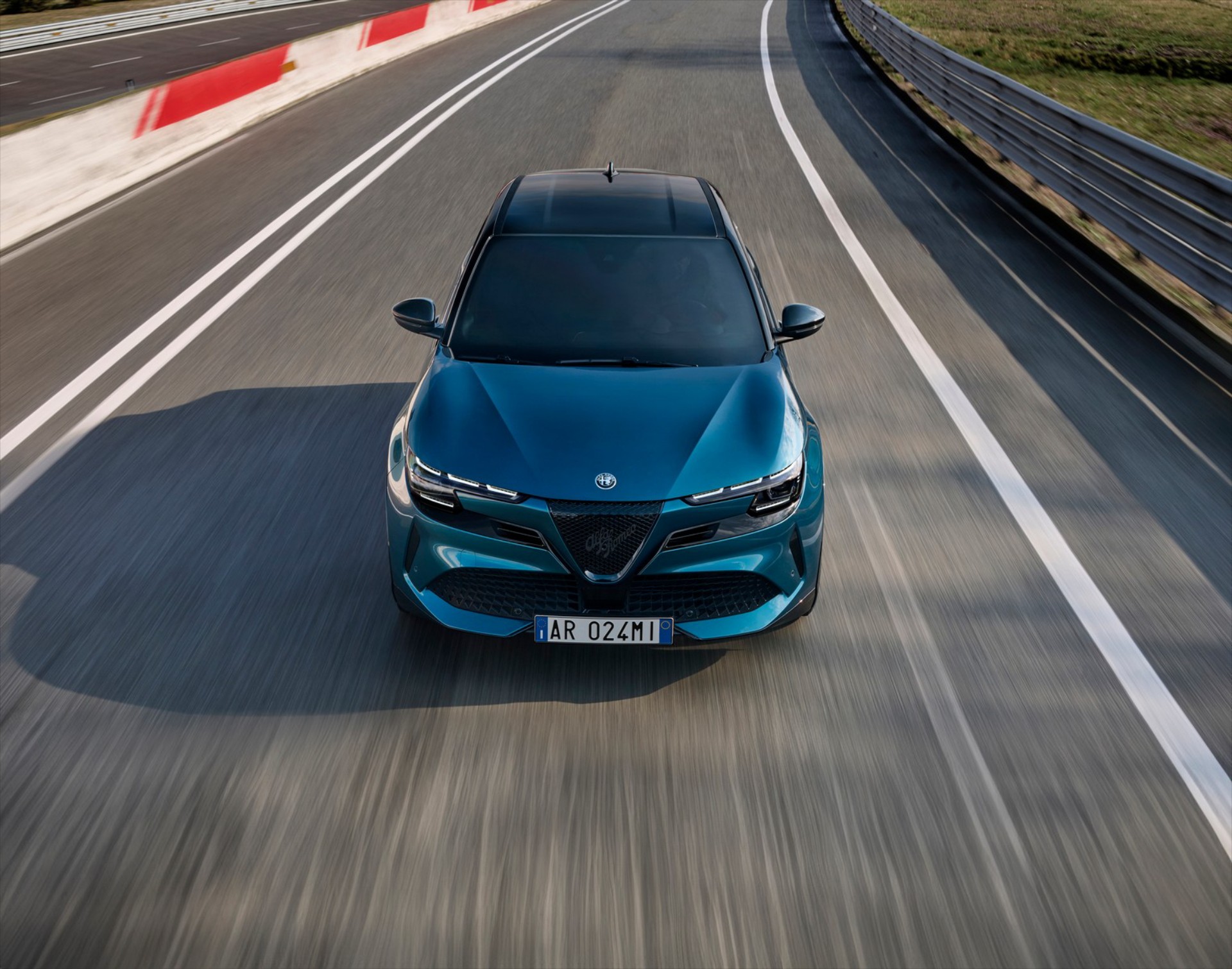 Με 8 χρόνια εγγύηση και 2.000 ευρώ όφελος η εντυπωσιακή Alfa Romeo 