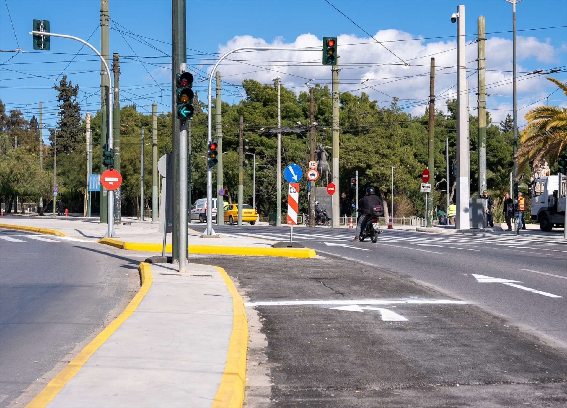 Αθήνα: Το νέο φανάρι που επιτρέπει την αναστροφή πριν το Σύνταγμα  