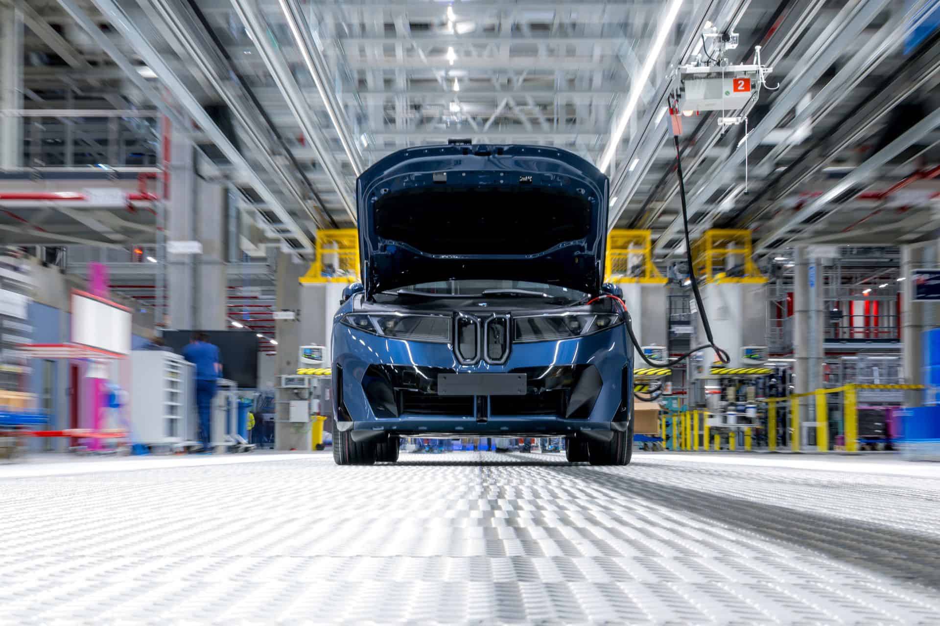 Δεν προλαβαίνει το εργοστάσιο της BMW - Το νέο αυτοκίνητο έφτασε τις 50.000 παραγγελίες