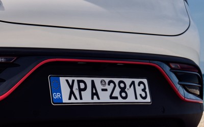 Πόσο θα κοστίζουν οι ακριβές πινακίδες στην Ελλάδα; – Πού θα πηγαίνουν τα λεφτά;