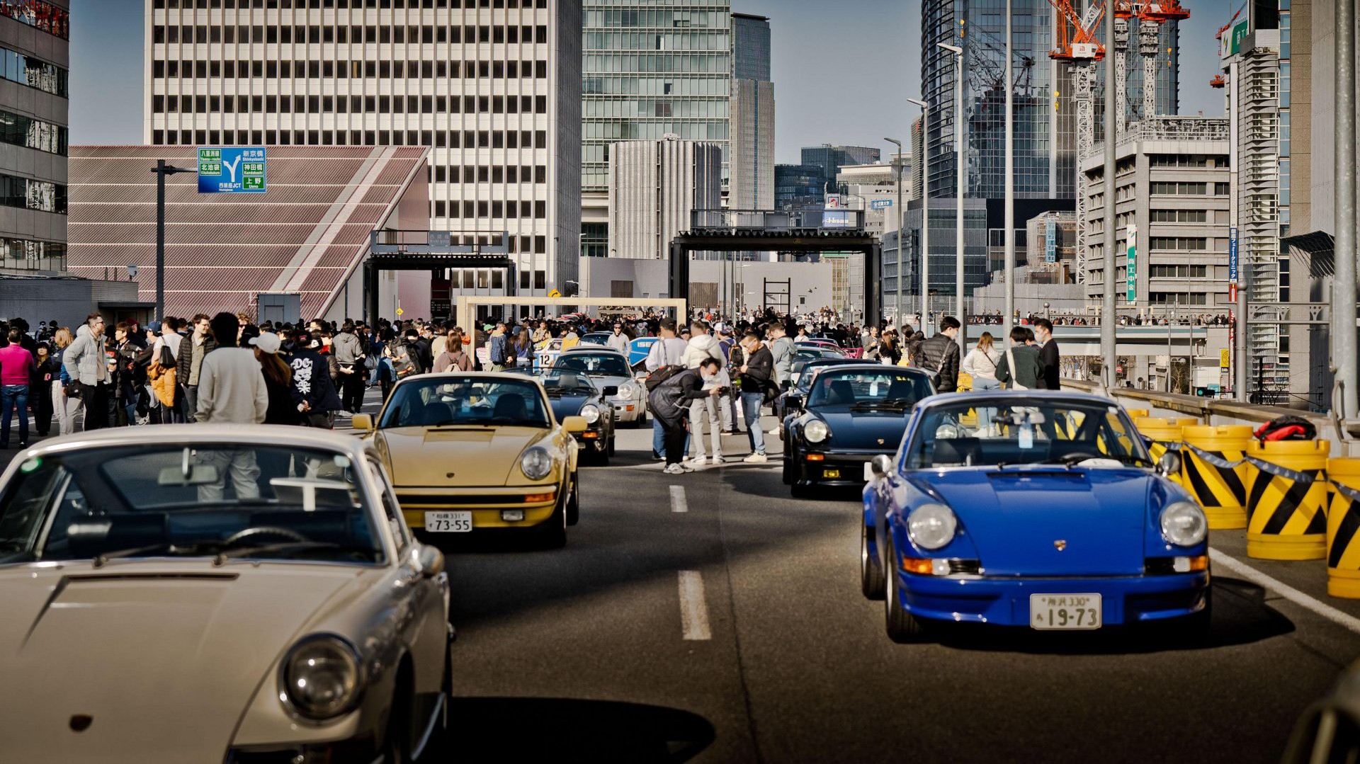 Οι 200 Porsche που αναστάτωσαν τους δρόμους στο Τόκιο – Άφωνοι 11.000 θεατές 