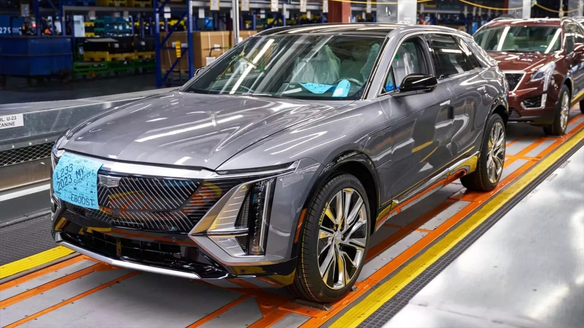 Tο εργοστάσιο που απέλυσε και πρόσλαβε ξανά 700 εργαζομένους!