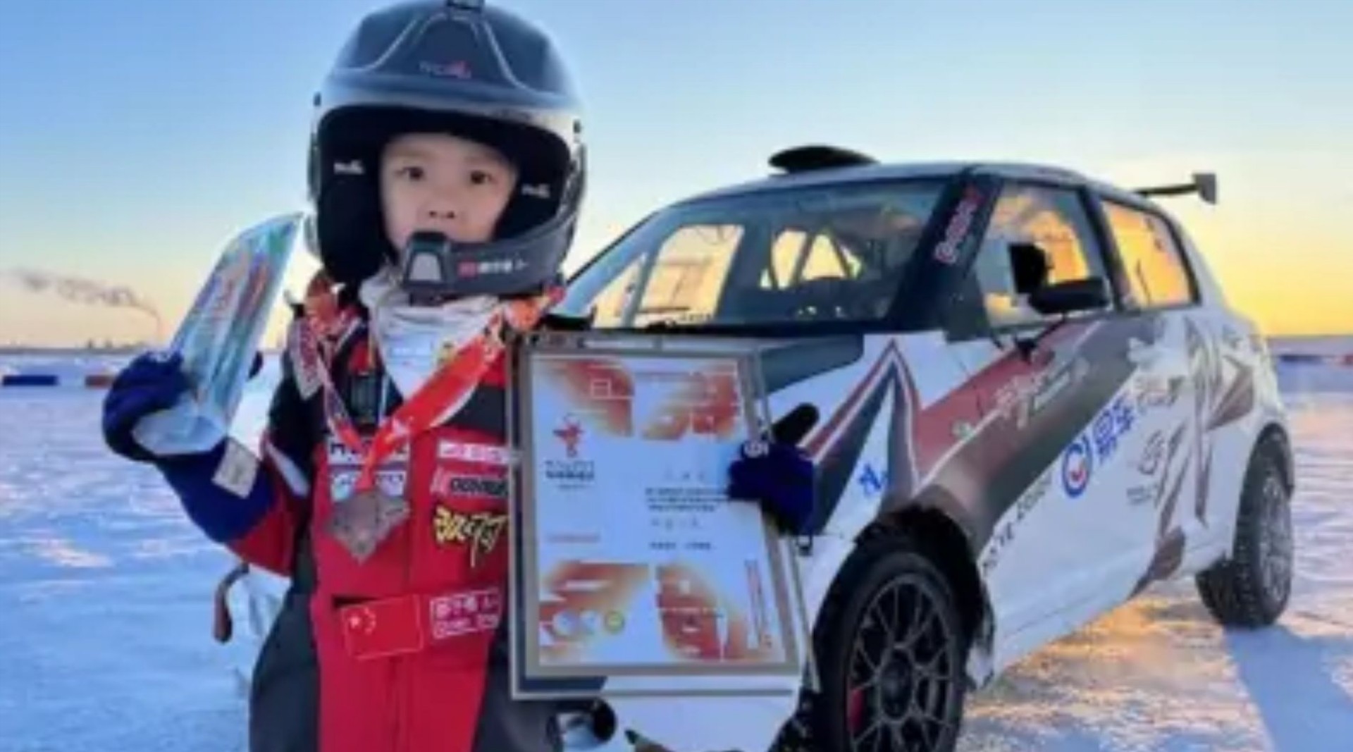 Ο «μπόμπιρας» που έγραψε ιστορία – Σε ηλικία 7 ετών κέρδισε αγώνα ράλι 