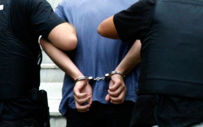 Πειραιάς: 66χρονος έβρισε και χτύπησε αστυνομικό για παρκάρισμα – Δείτε τι συνέβη 