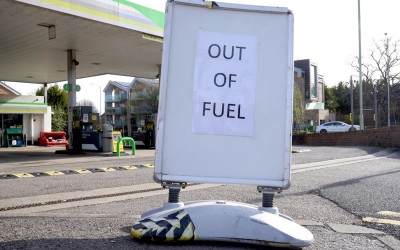 Ξεμένει από καύσιμα η μεγαλύτερη χώρα της ΕΕ – Στερεύουν οι αντλίες στα πρατήρια