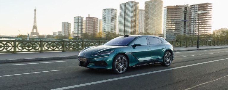 Άνοιξαν οι παραγγελίες για το κινεζικό αυτοκίνητο που φορτίζει σε 5 λεπτά - Με τιμή στην Ευρώπη από 117.500 ευρώ