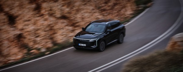 Δοκιμή Omoda 9 SHS: Special one! 