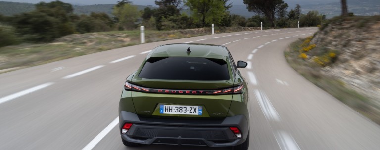 Έφτασε Ελλάδα το νέο Peugeot 408 Hybrid – Οι τιμές του 