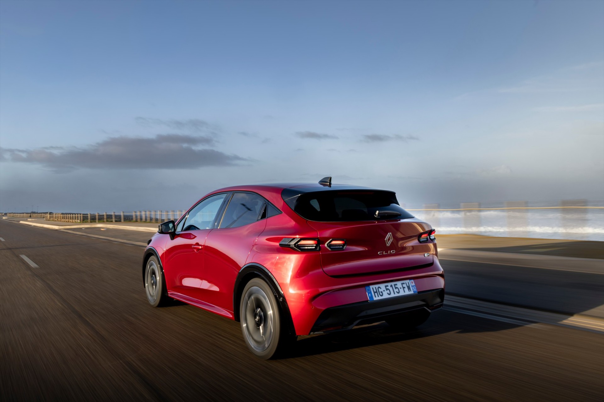 Το νέο Renault Clio που καίει 40% λιγότερο έφτασε Ελλάδα – Και έχει τιμή 22.900 ευρώ