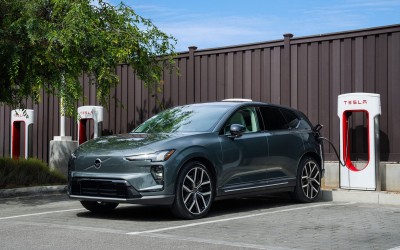 Ανοίγουν οι σταθμοί φόρτισης της Tesla για τα αυτοκίνητα Volvo – Και στην Ελλάδα 