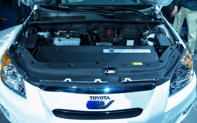 Συμβόλαιο στην TESLA για το RAV4 EV