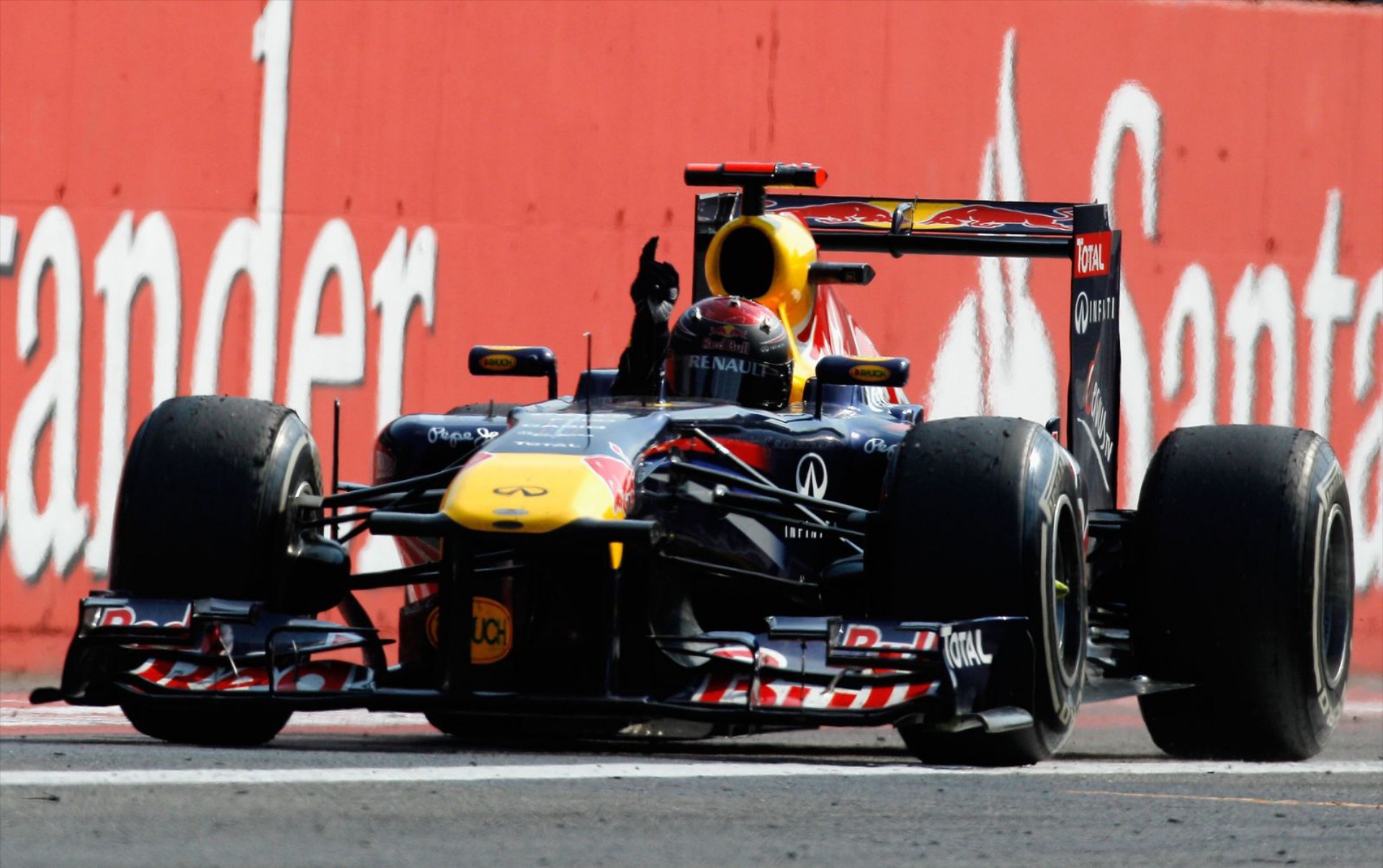 F1: Μια ανάσα από τον τίτλο ο Vettel 

