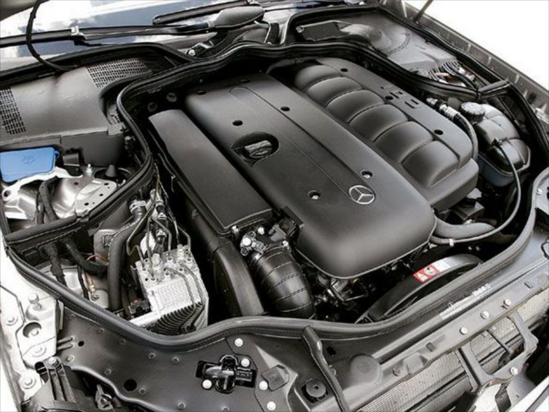Mercedes: Νέοι εν σειρά 6κύλινδροι κινητήρες