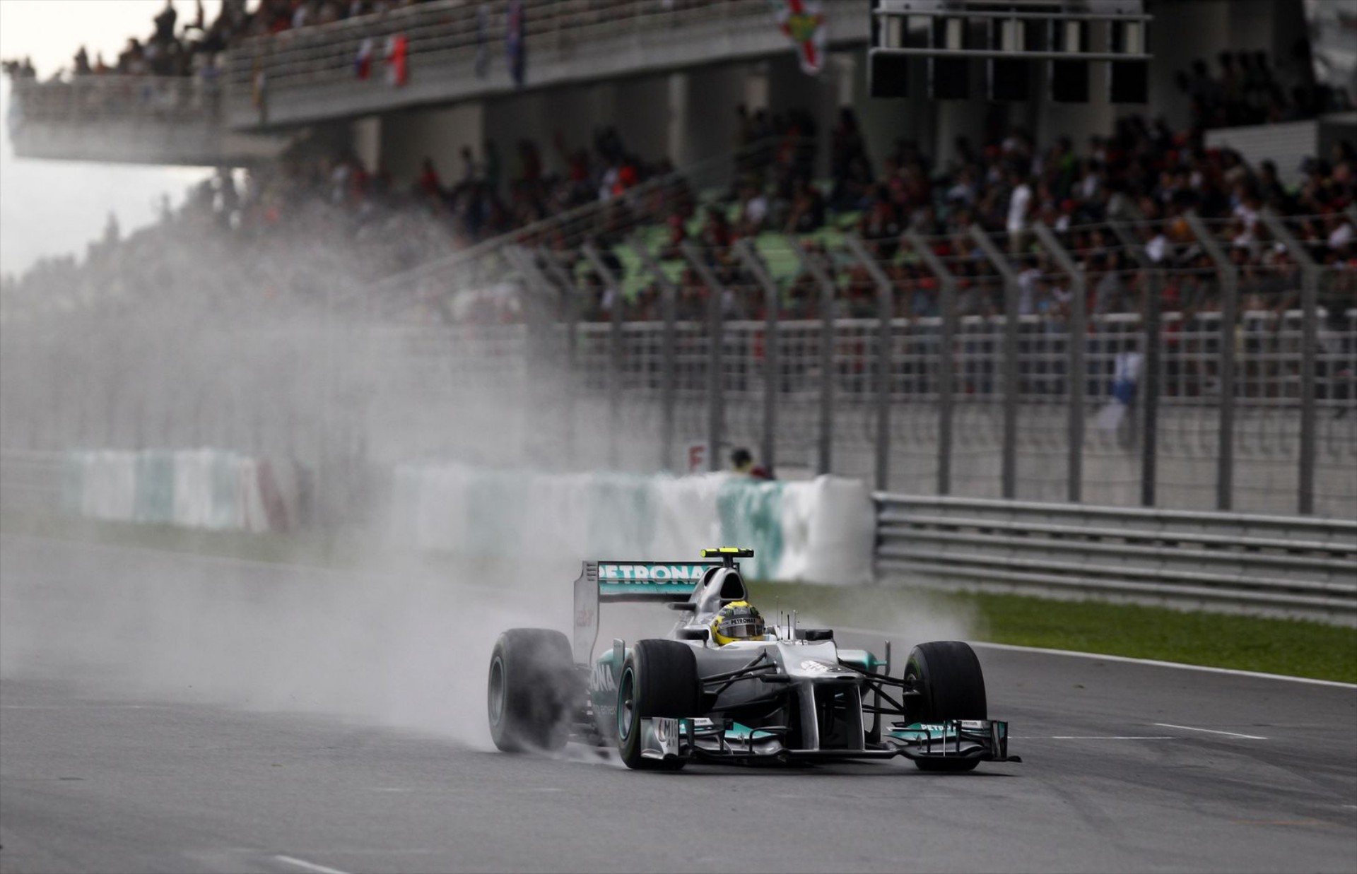 F1: Παρελθόν τα προβλήματα ελαστικών στην Mercedes GP;