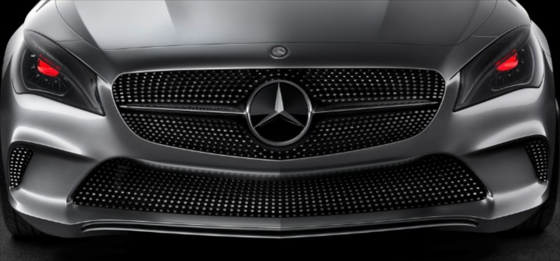 Mercedes GLA στο προσκήνιο