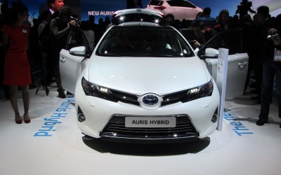 Νέο Toyota Auris Hybrid 2013