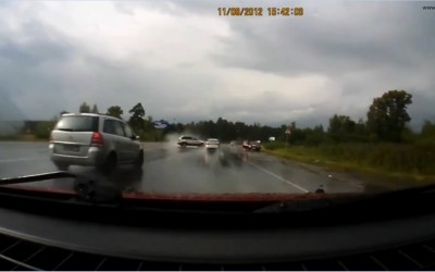 Video: Σύγκρουση BMW X5 σε αυτοκινητόδρομο

