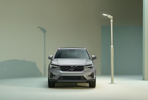 VOLVO XC40 (2023)