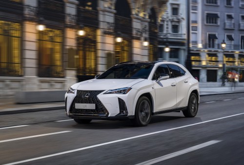 LEXUS UX (2024)