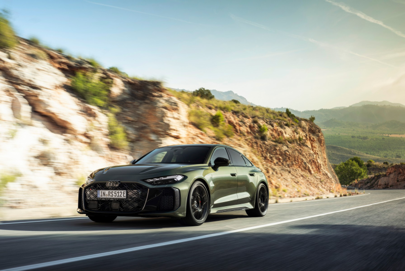 RS5 SEDAN
