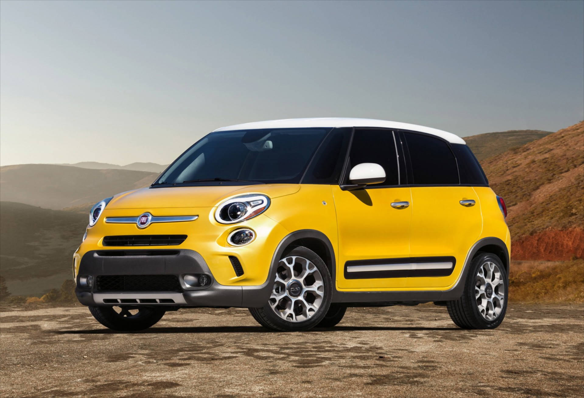 Fiat 500L Trekking: Πρώτες φωτογραφίες