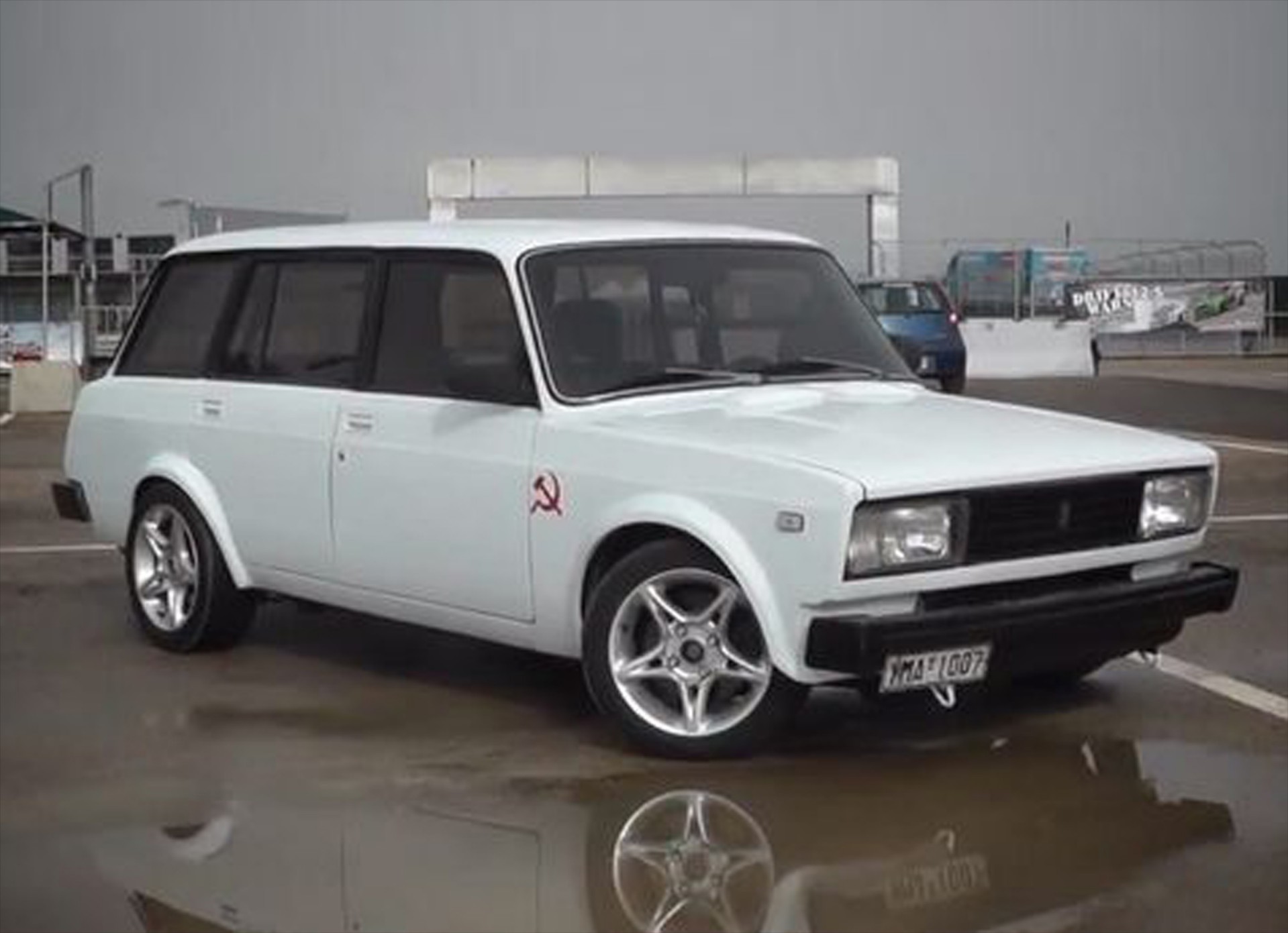 Κατασχέθηκε το Lada που τα βάζει με Porsche