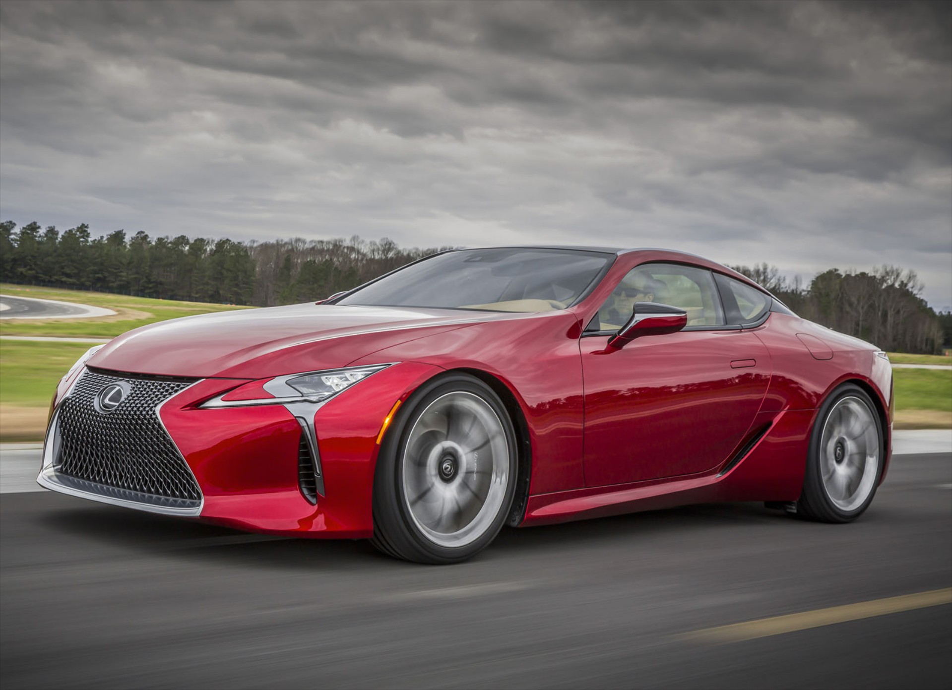 Lexus LC 500… σύντομα στους δρόμους (video)