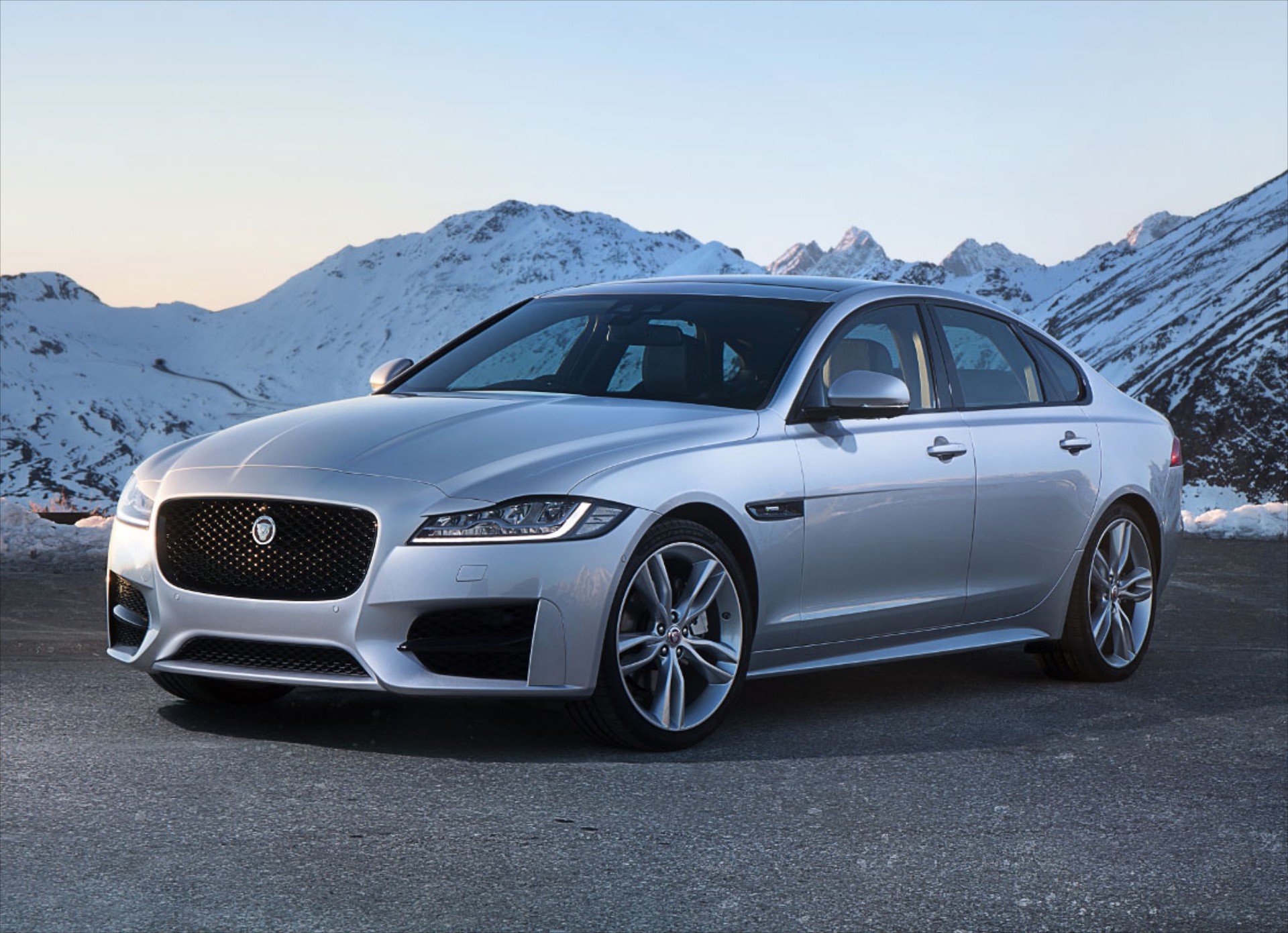 Η Jaguar XF και τετρακίνητη (+Video)