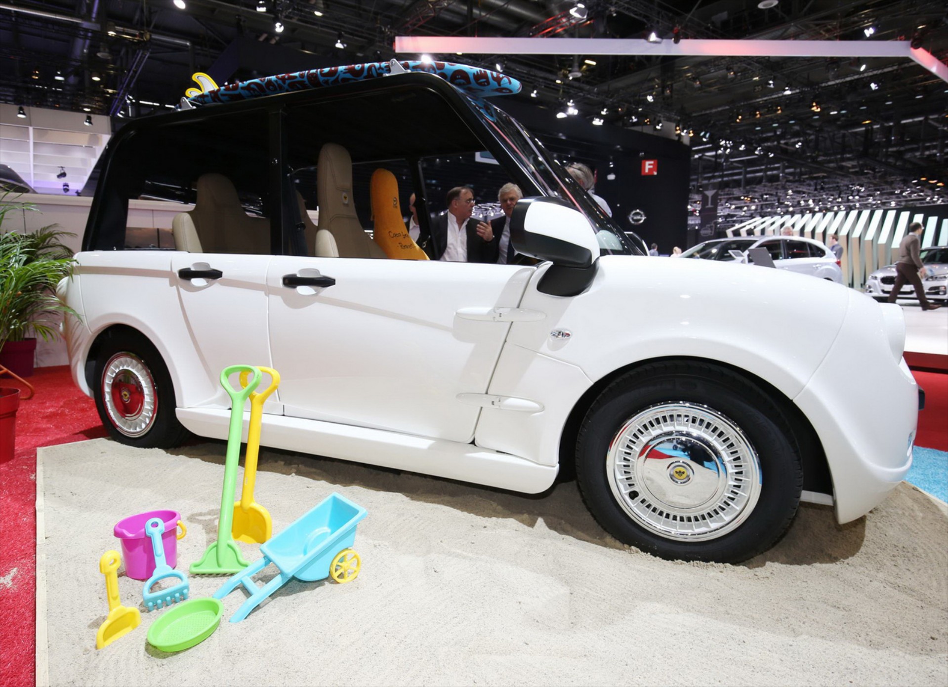 Το μικρό ηλεκτρικό της BeeBee (video)