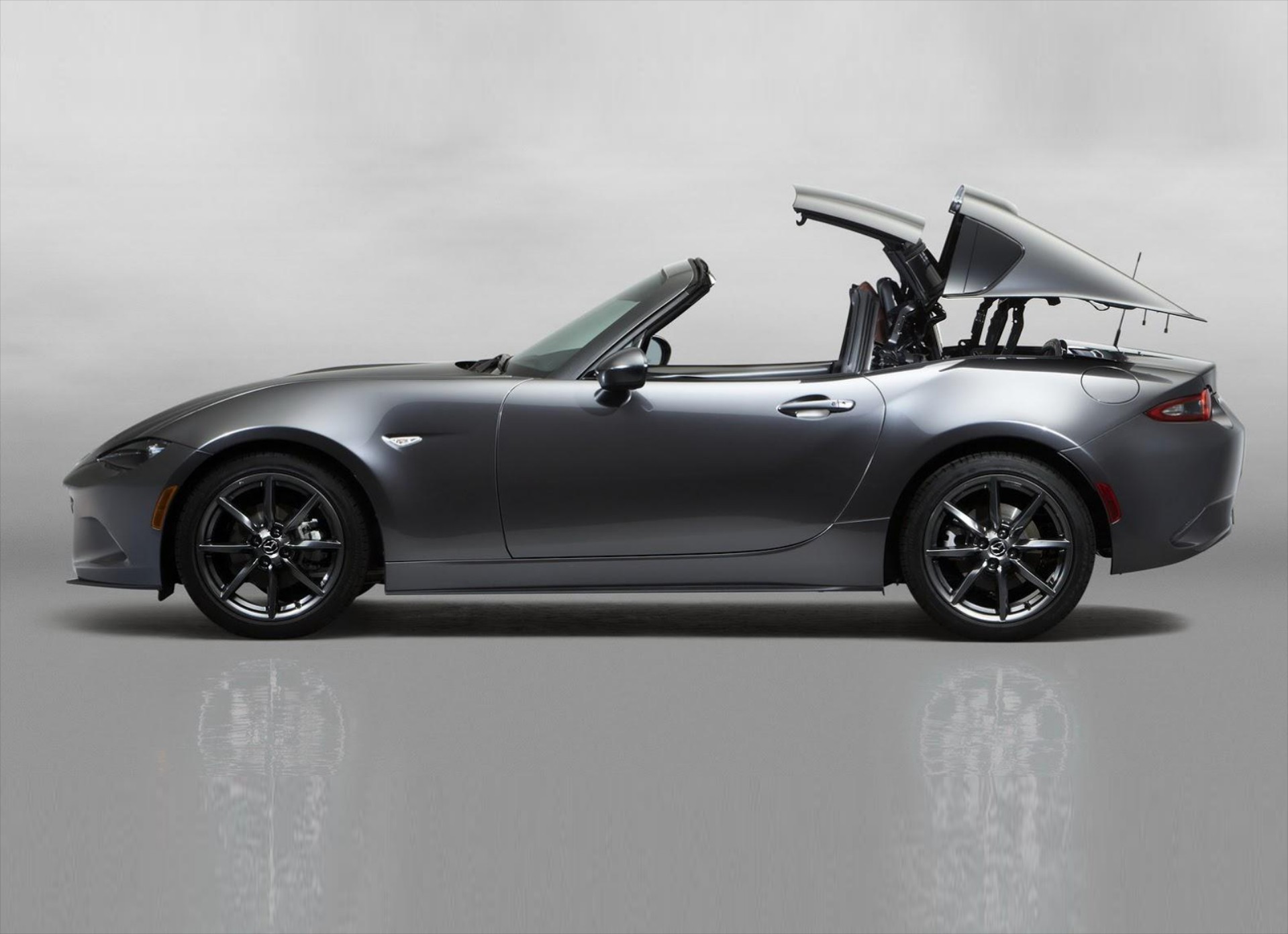 Νέο Mazda MX-5 με σκληρή οροφή (+video)