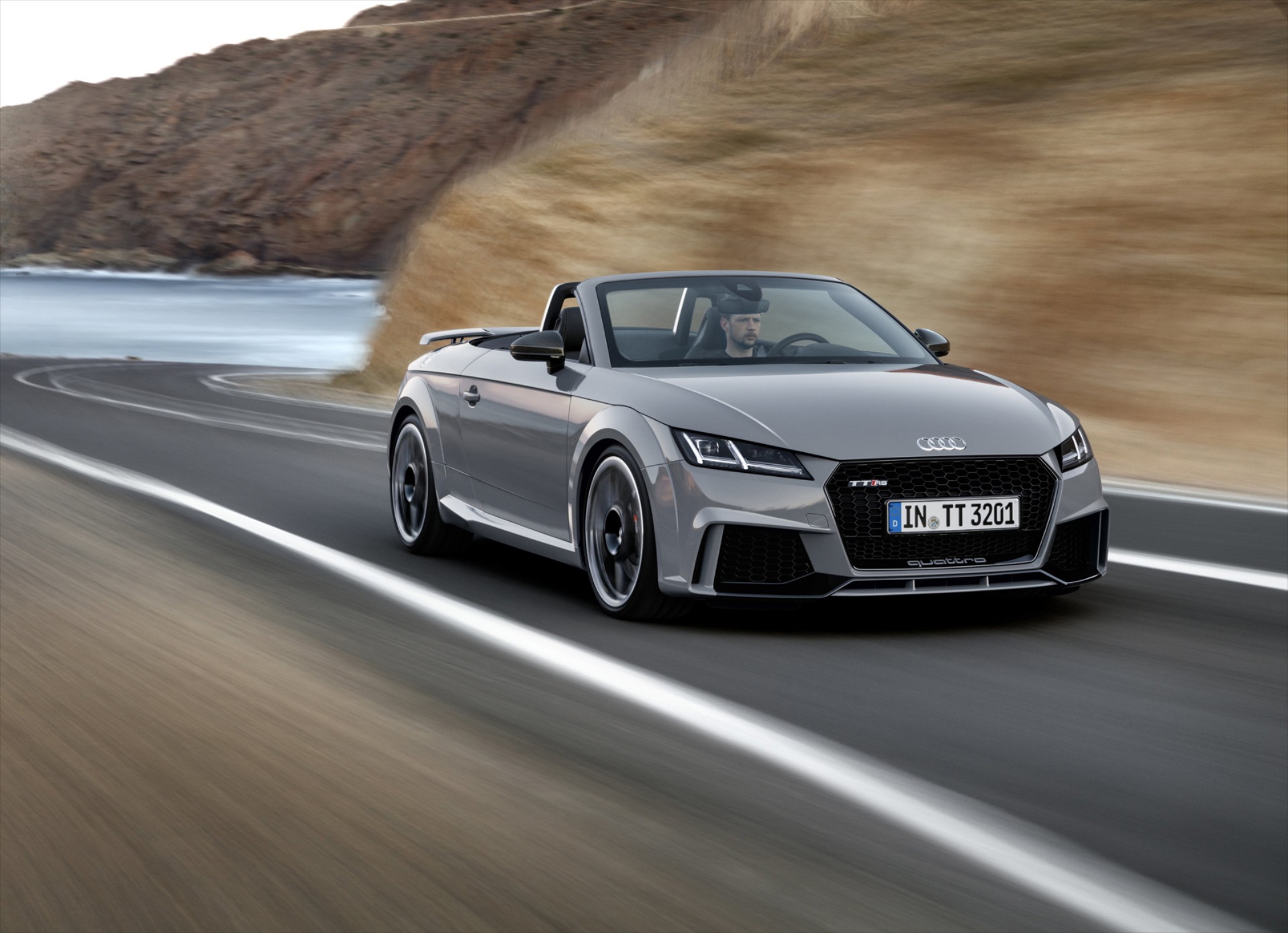 Πρεμιέρα για τα Audi TT RS των 400 PS